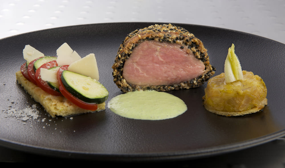 ASSIETTE pièce de veau en croûte de sésame